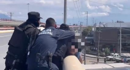 Evitan tragedia y salvan a hombre en puente de Sendero y Universidad