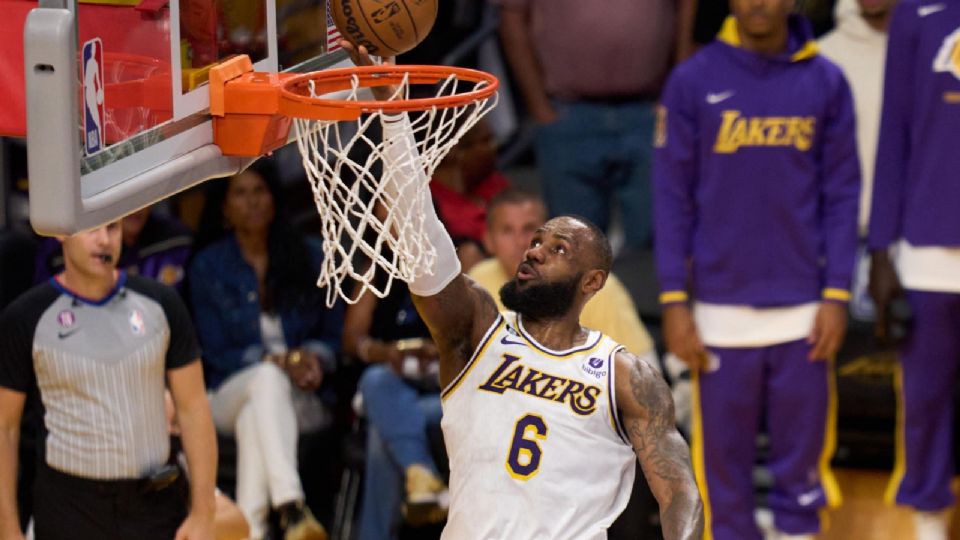 LeBron James dejó en el aire su futuro con Los Angeles Lakers