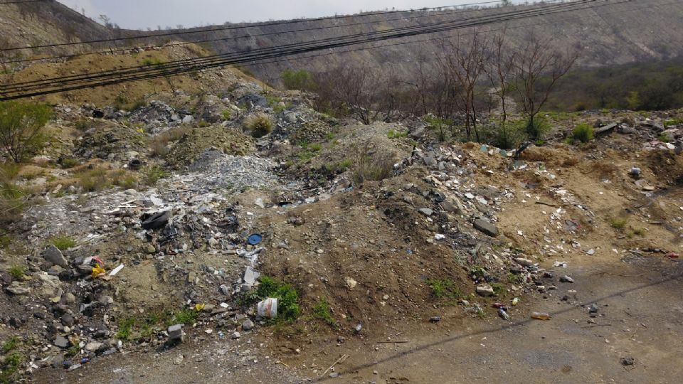 Tiradero a cielo abierto en los límites de Santa Catarina y García provoca quejas de ciudadanos 
