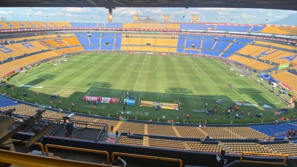 Interior del Estadio Universitario.