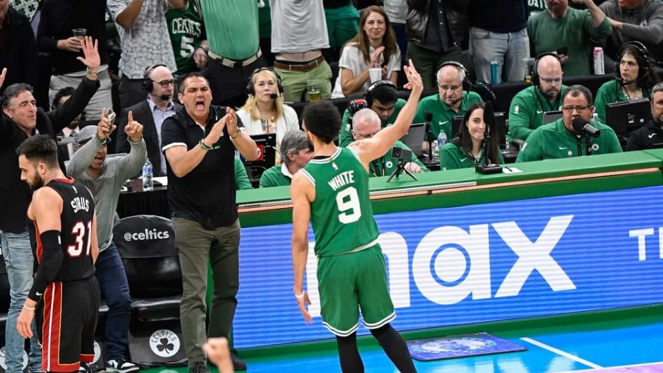 Boston derrotó a Miami para acercarse en la serie de la Final de la Conferencia Este de la NBA y seguir con la esperanza de conseguir una remontada inédita en los playoffs de la NBA.