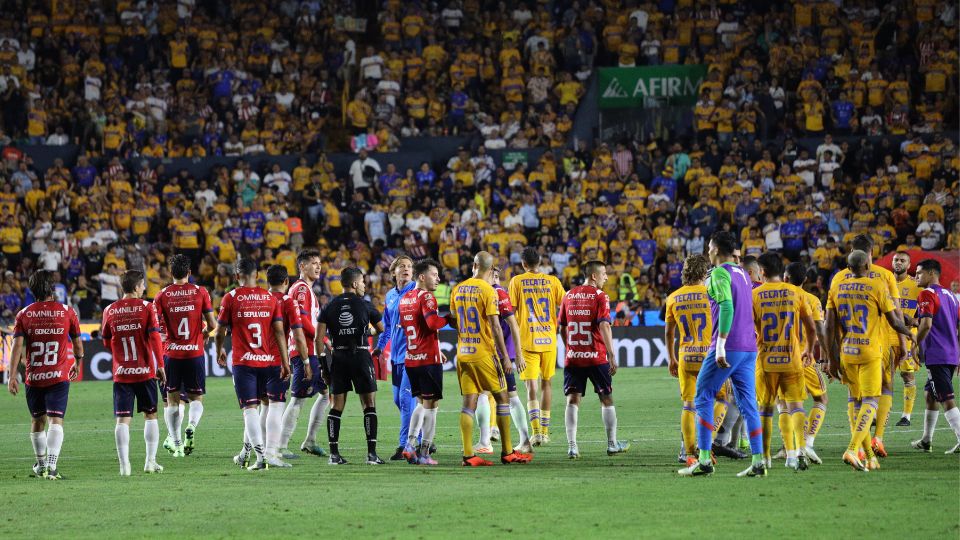 Tigres y Chivas empatan a cero en la Ida de la Final