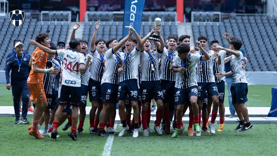 La Sub 14 de Rayados conquistó el campeonato del Clausura 2023 tras vencer en penales a Xolos de Tijuana en el Estadio BBVA.