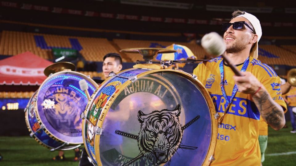 Fernando Gorriarán durante los festejos de Tigres en el Estadio Universitario