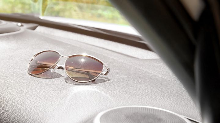 ¡Cuidado! Este es el peligro de dejar tus lentes de sol dentro del auto
