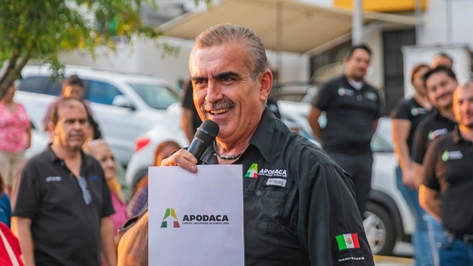 El alcalde de Apodaca, César Garza.