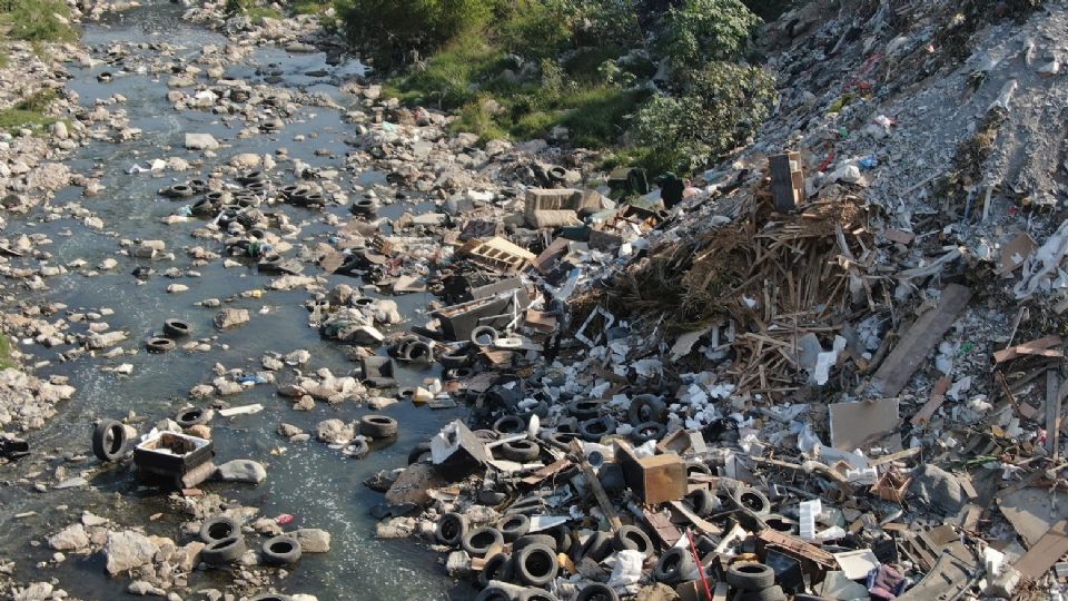 Basura en el Río Pesquería.