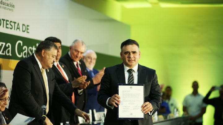 En la UANL, Mario Garza toma protesta como director de Leyes