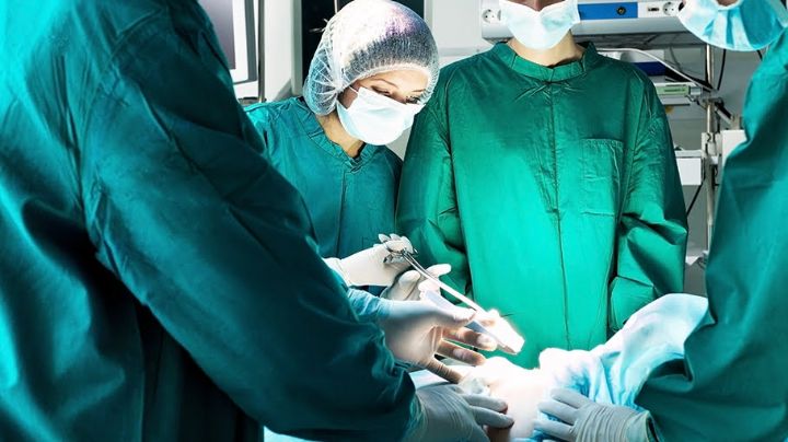 Operan el cerebro de una bebé en el útero de su madre en EU