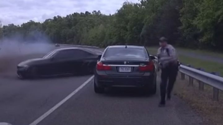 Video: Policía esquiva choque de autos antes de impactarse en carretera