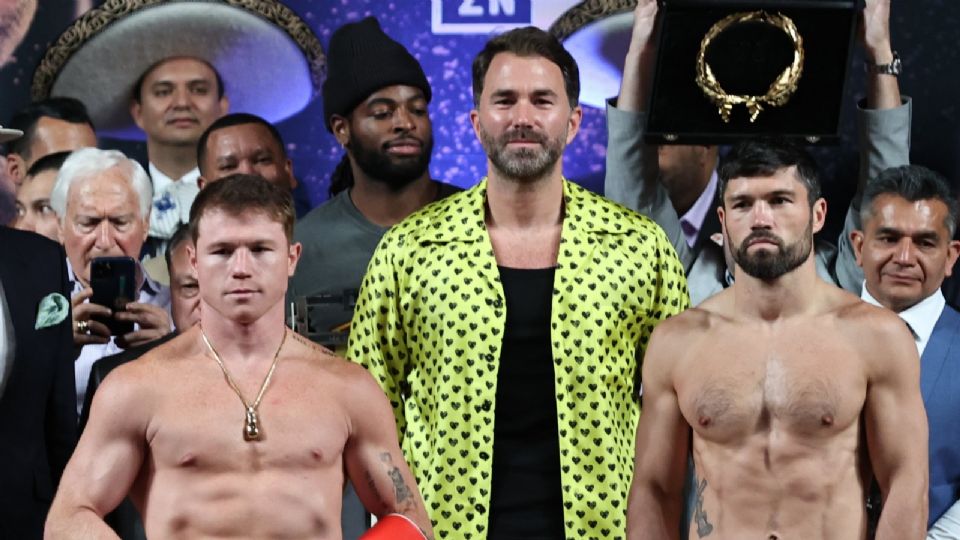 'Canelo' Álvarez enfrenta a John Ryder en el Estadio Akron