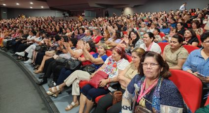 Brindan festejo adelantado a madres trabajadoras del Estado