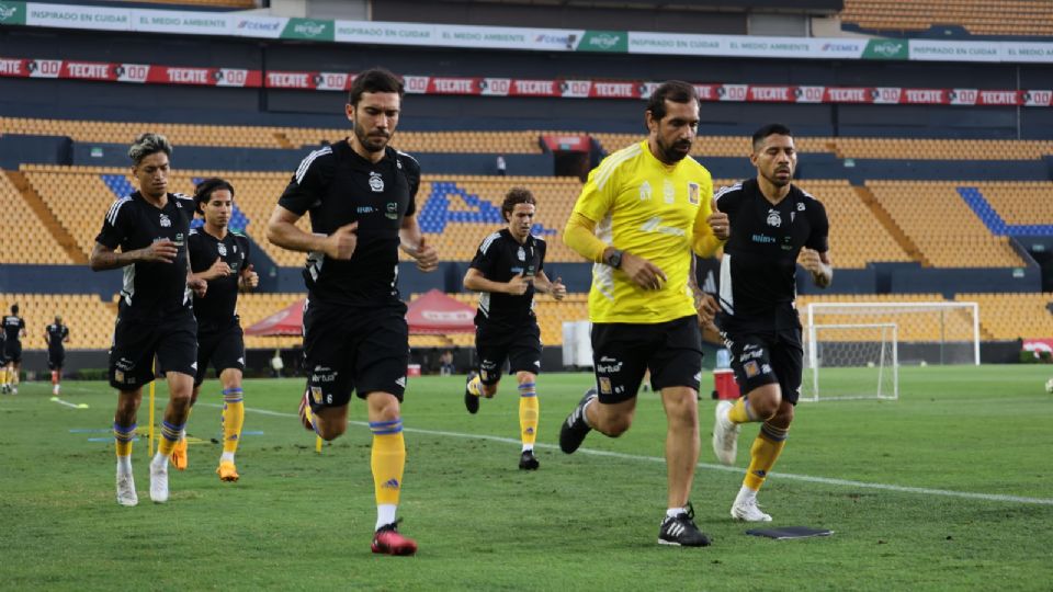 Entrenamiento de Tigres en el Estadio Universitario.