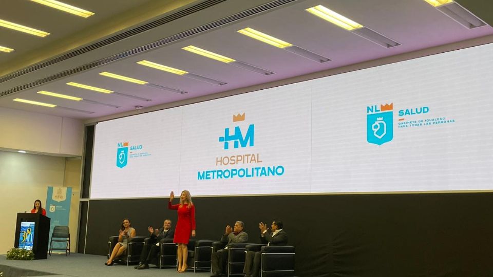 Alma Rosa Marroquín, secretaria de Salud de Nuevo León y Juana María Cerda, directora del Hospital Metropolitano, estuvieron presentes.