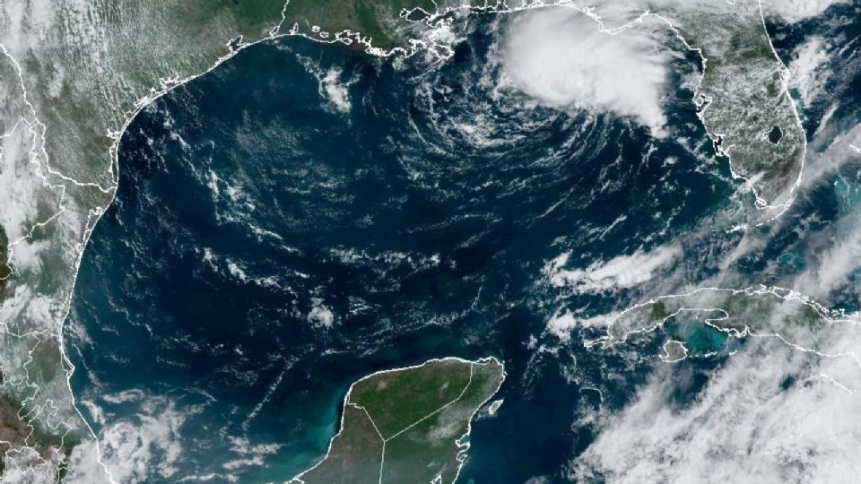 Un área de baja presión que avanza por el noreste del Golfo de México.