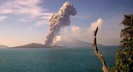 Volcán Anak Krakatoa lanza ceniza a 3 mil metros de altura en Indonesia