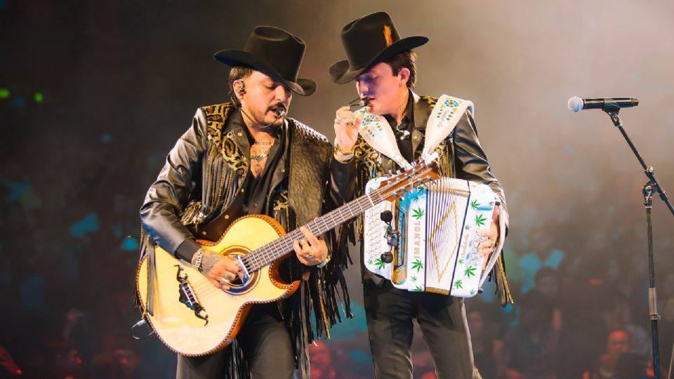 Los Dos Carnales en concierto