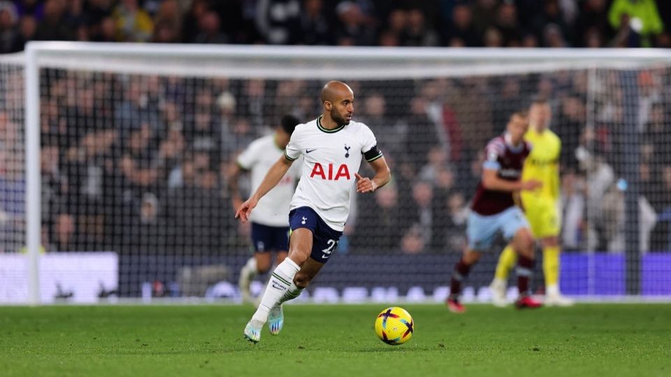 Lucas Moura en partido con Tottenham.