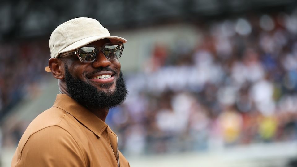 LeBron James fue el encargado de dar el banderazo de salida de las 24 Horas de Le Mans,