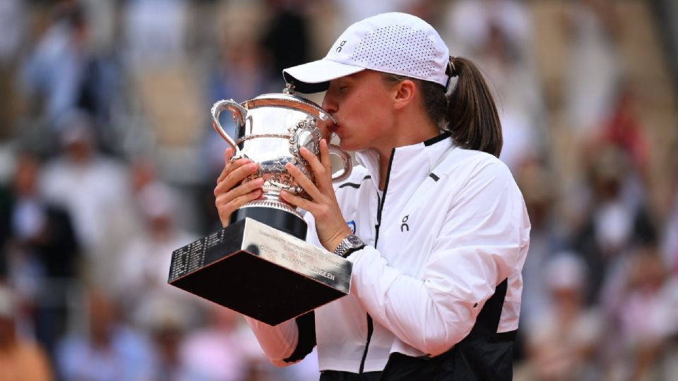 La polaca Iga Swiatek, actualmente la número 1 del mundo, derrotó a la checa Karolina Muchova para ganar por tercera ocasión Roland Garros.