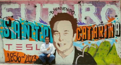 Crean mural de Elon Musk en Santa Catarina por llegada de Tesla