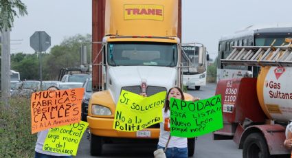 Vecinos protestan en carretera a Dulces Nombres por falta de obras