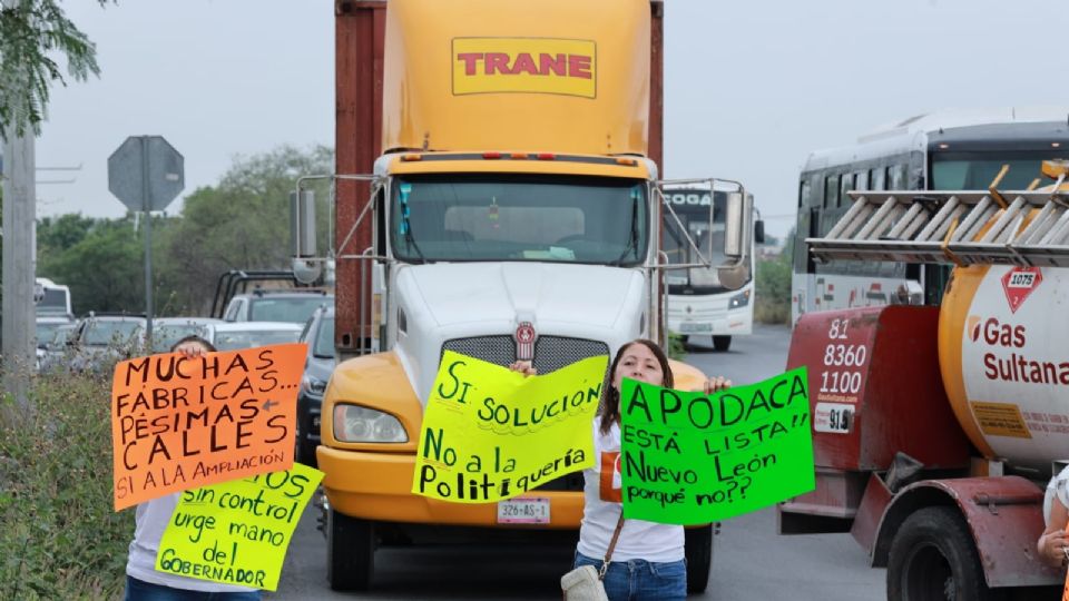 Manifestación en carretera a Dulces Nombres