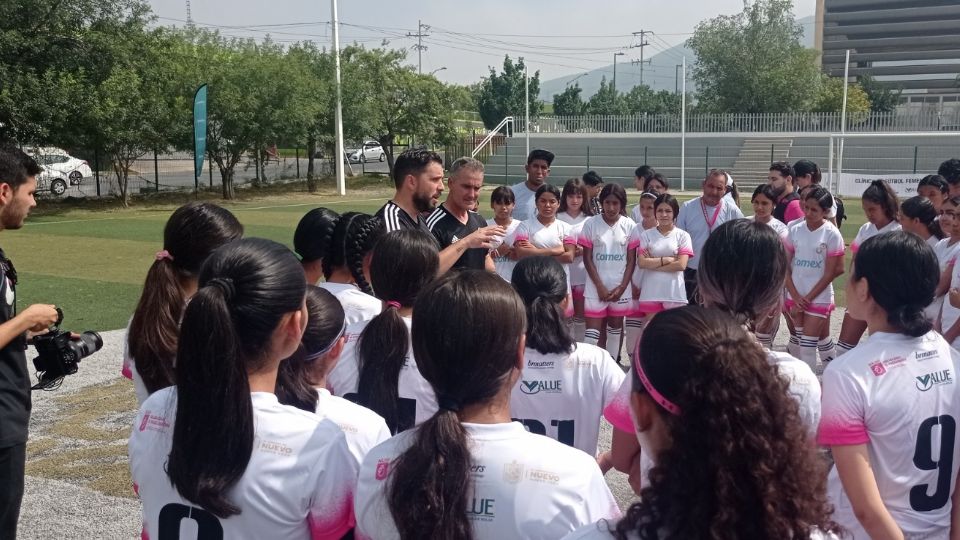 Este lunes se puso en marcha la primera clínica femenil de la Fundación Real Madrid en Nuevo León