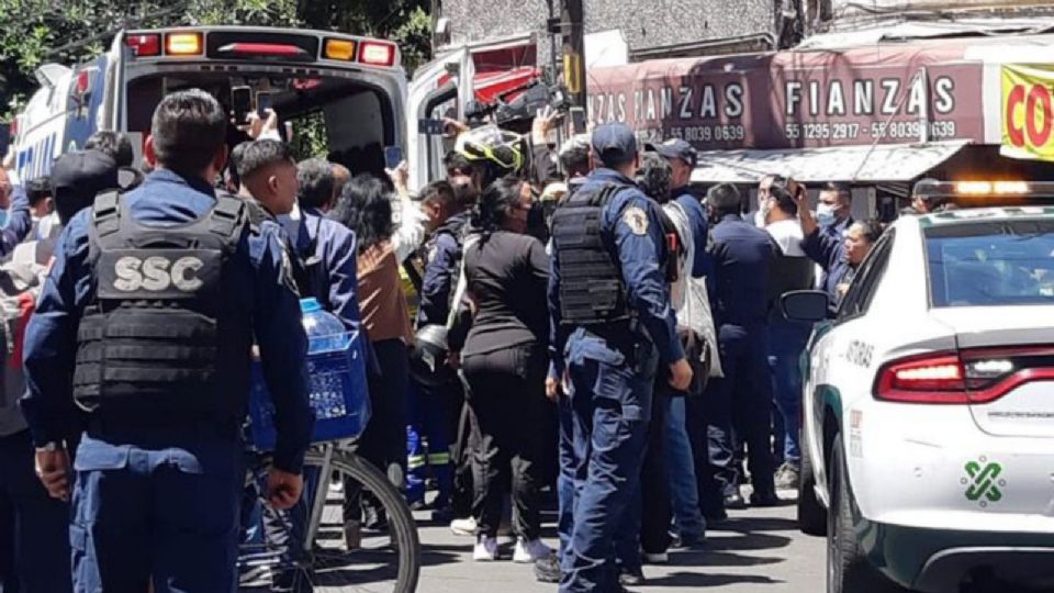 Autoridades en el lugar de la balacera de Ciudad de México.