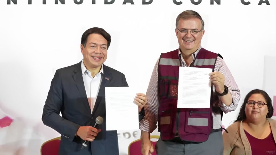 Marcelo Ebrard junto a Mario Delgado