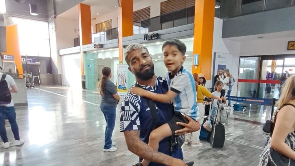 Rodrigo Aguirre y el equipo de Monterrey volvieron a la ciudad y tuvieron oportunidad de estar con sus familias en el Día del Padre