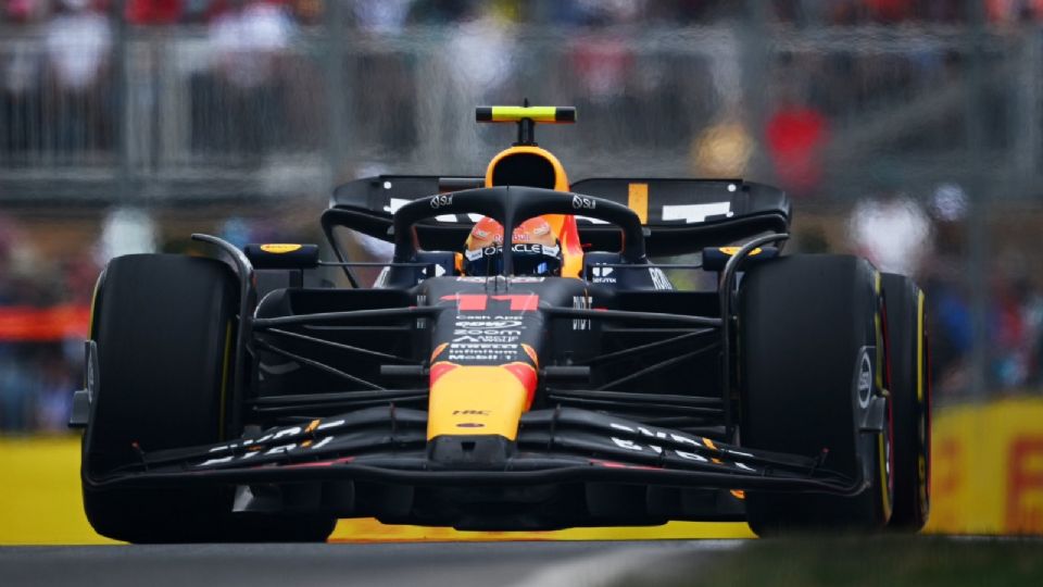 Sergio Pérez conduciendo su monoplaza en un Gran Premio de la Fórmula 1