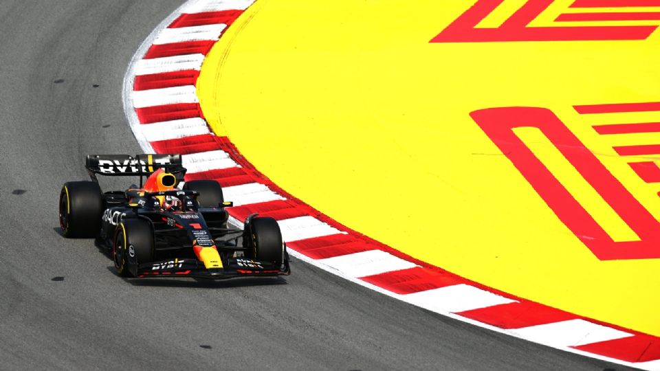 Max Verstappen dominó las dos pruebas libres de este viernes en el Gran Premio de España