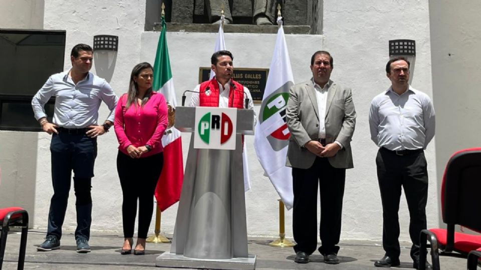 Rueda de prensa donde se encontraban dirigentes del PRIAN y PRD.