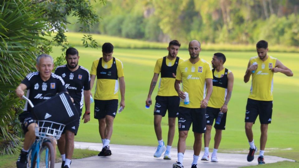 Futbolistas de Tigres en el entrenamiento en pretemporada en la Riviera Maya