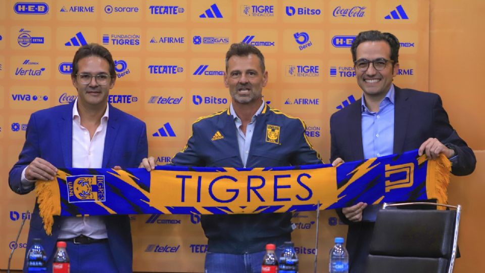 La presentación de Diego Cocca como entrenador de Tigres, cargo en el que solo estuvo por cinco partidos, antes de dejarlo por la Selección Mexicana