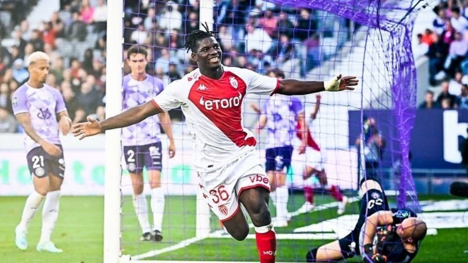 El delantero del Monaco, Breel Embolo, fue multado con 137 mil euros por amenazar a una persona tras una discusión