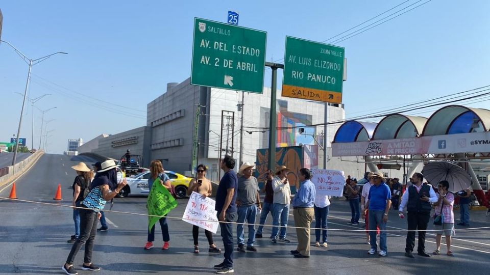 Nuevo bloqueo en Garza Sada provoca caos vial