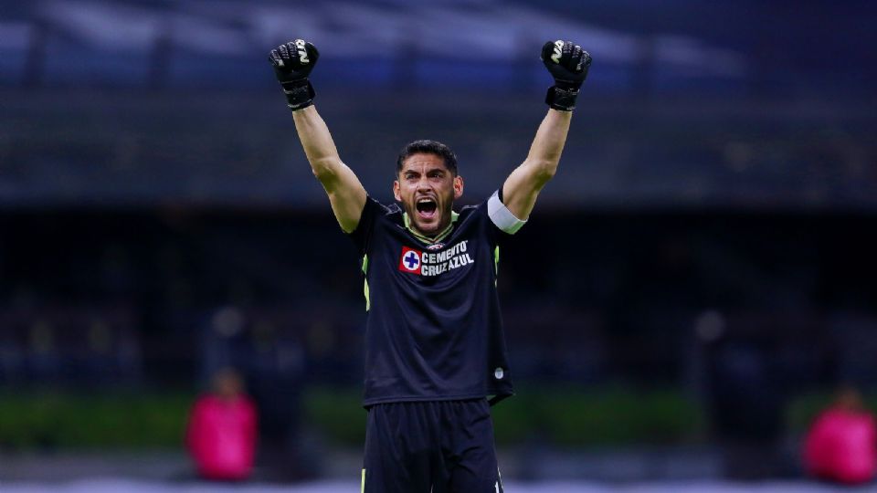 Cruz Azul comunicó la baja de Jesús Corona después de 14 años en la institución celeste. Se habla que el guardameta seguirá su carrera con Xolos de Tijuana.