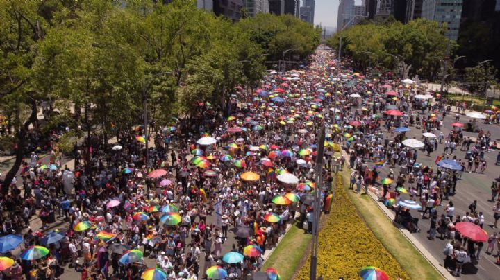 Participan miles de personas a la Marcha del Orgullo LGBT+ en la CDMX