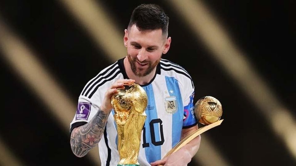 Liones Messi con la Copa del Mundo