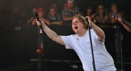 Lewis Capaldi sufre crisis por síndrome de Tourette en Glastonbury