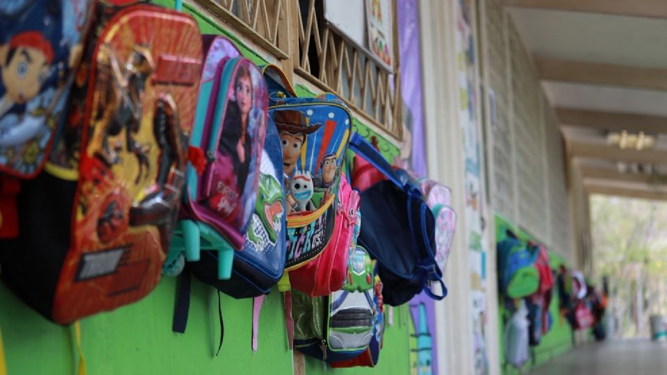 Mochilas de estudiantes de escuela primaria de Nuevo León