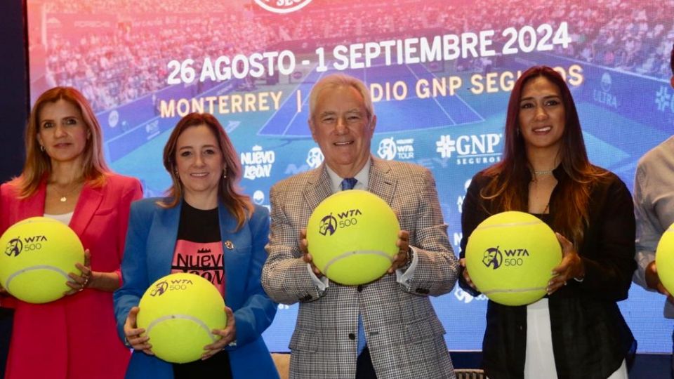 Melody Falcó (izquierda), Maricarmen Martínez, Hernán Garza y Betsabé Rocha en el anuncio del Abierto Monterrey.