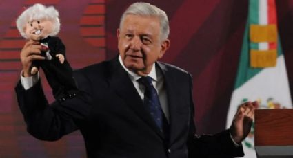 AMLO presenta a AMLITO, el muñeco con frases icónicas del presidente