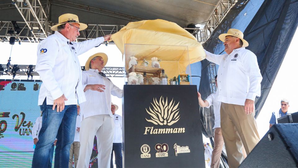 Presentación del mezcal Flammam