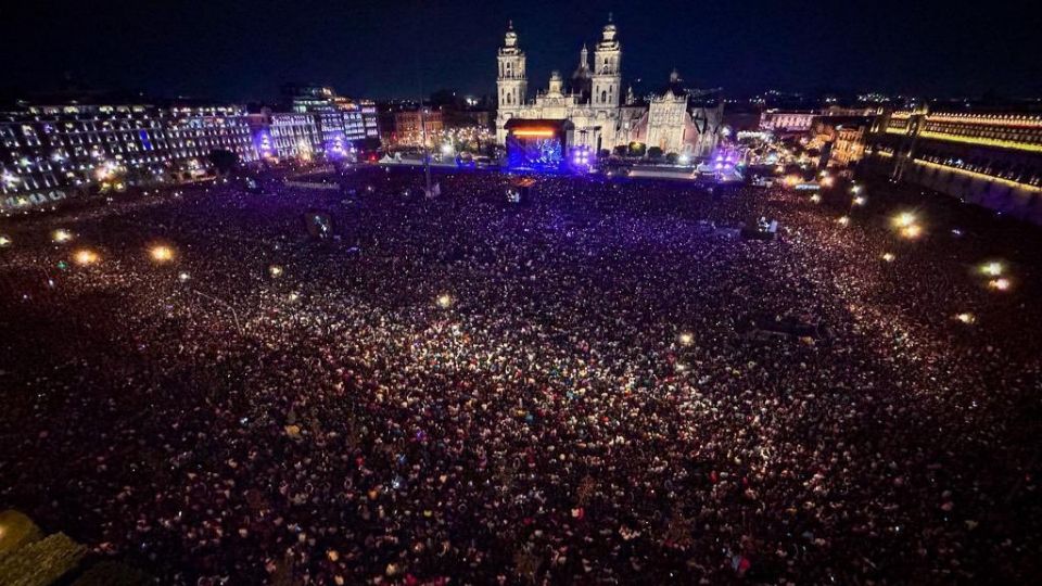 Publico en e concierto del Zócalo de la CDMX