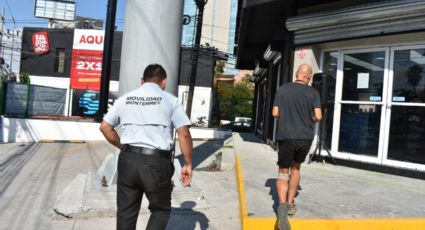 Retienen a hombre que usó patín eléctrico en avenida de Monterrey