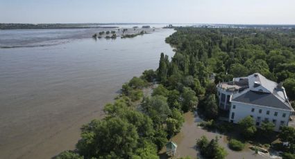 Destruyen presa en Kajovka; Rusia y Ucrania se acusan entre sí