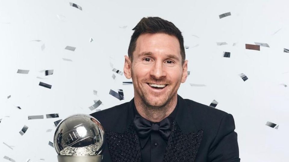 Lionel Messi con el premio 'The Best' de la FIFA.